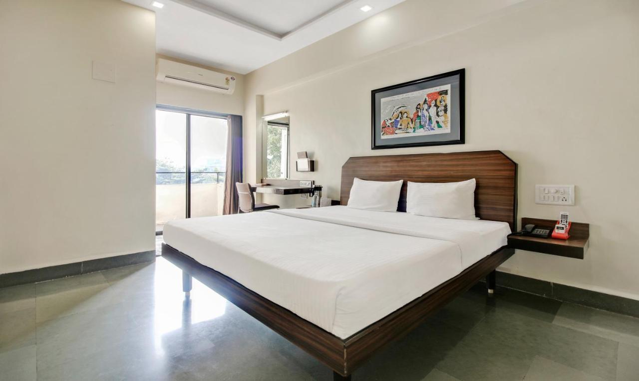 סוראט Hotel Hospice מראה חיצוני תמונה