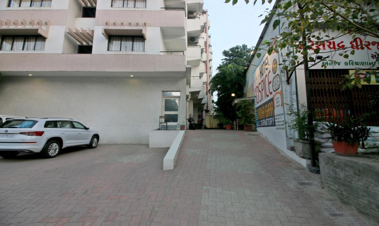 סוראט Hotel Hospice מראה חיצוני תמונה